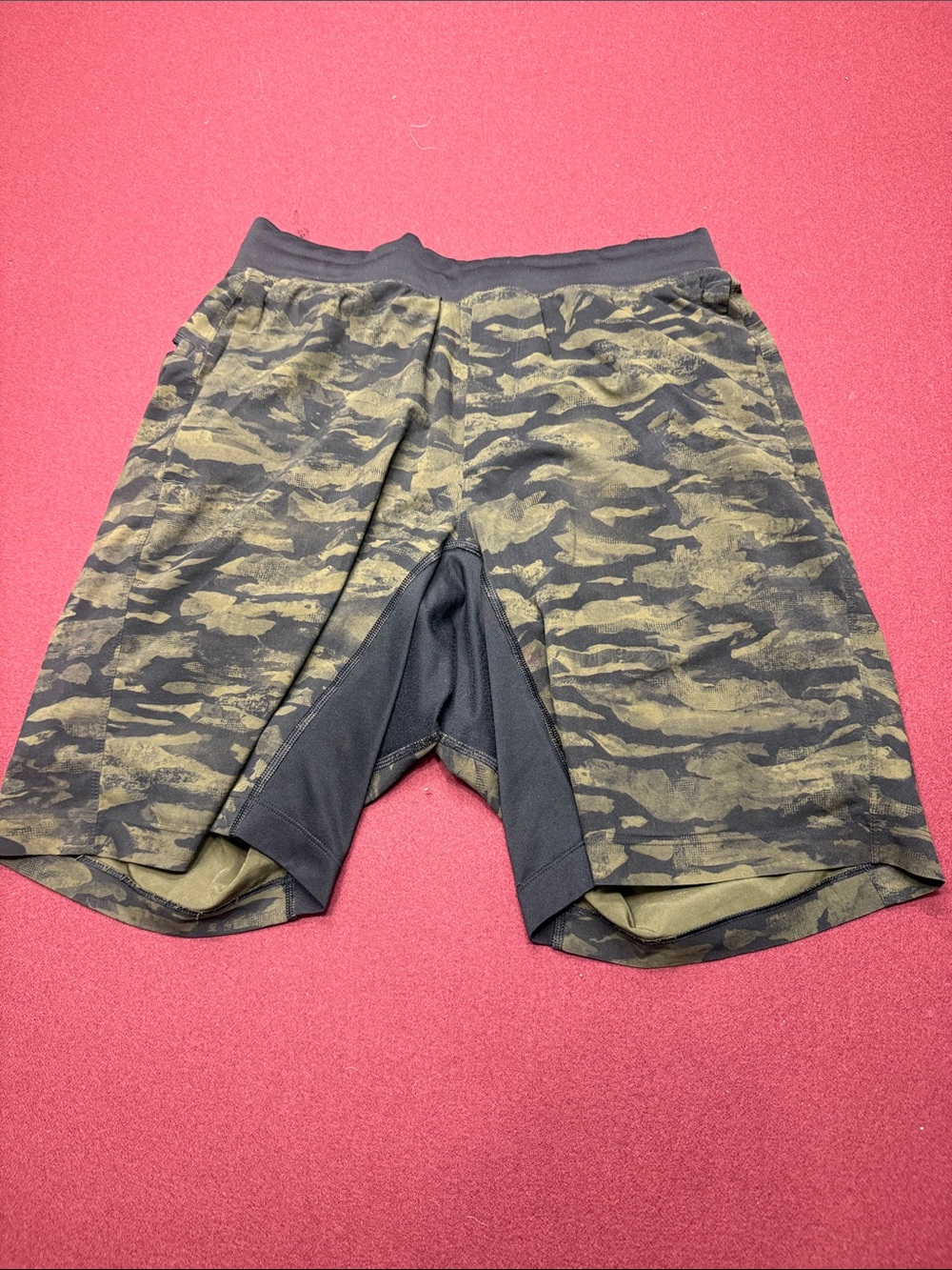 lululemon athletica Men's Camo Training T.H.E shorts liner (luxextreme)
